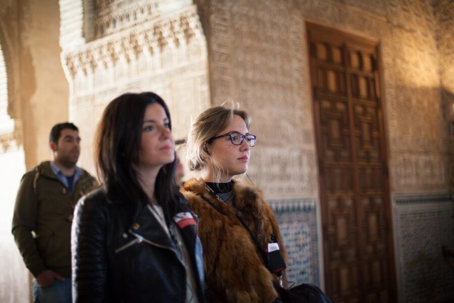 Alhambra and Nasrid Palaces and Local Food Experience - Nasrid Palaces: Mexuar, Comares, and the Palace of the Lions