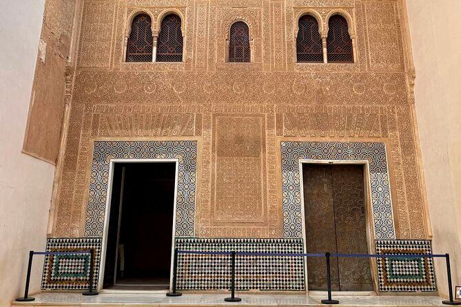 Alhambra and Nasrid Palaces Guided Tour with Tickets - Should you book this Alhambra guided tour?