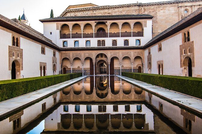 Alhambra and Nasrid Palaces Private Sensory Tour - Private sensory guidance at the Alhambra: what changes