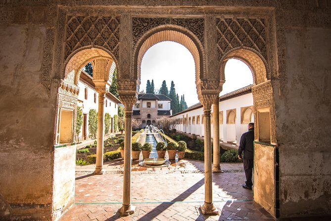 Alhambra and Nasrid Palaces Private Sensory Tour - Alcazaba details: the military logic behind the walk