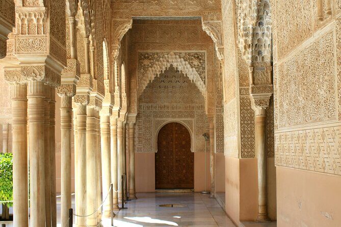 Alhambra and Nasrid Palaces: Skip-the-line Ticket and Local Guide - Small group size: why max 12 matters in practice