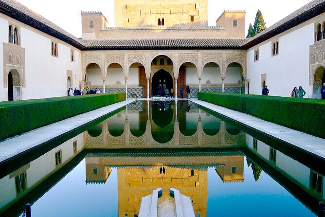 Alhambra and Nasrid Palaces: Skip-the-line Ticket and Local Guide - The Alhambra complex: getting oriented without wasting time
