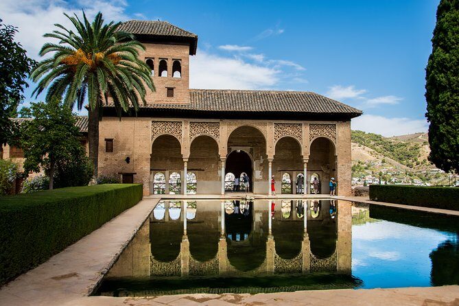 Alhambra and Nasrid Palaces Ticket with Audioguide - Stop 4: Nasrid Palaces—Mexuar, Comares, and the Lions court