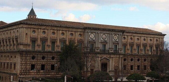 Alhambra and Nasrid Private Walking Tour with Food Tasting - Key highlights to expect