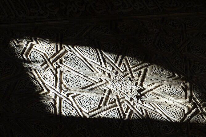 Alhambra and Nasrid Private Walking Tour with Food Tasting - The Nasrid Palaces you actually want: Mexuar, Comares, Court of the Lions