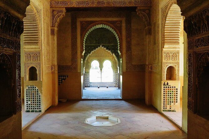 Alhambra and Nasrid Private Walking Tour with Food Tasting - Price and value: what $290.89 per person is buying