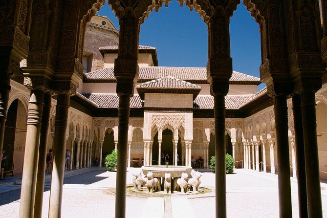 Alhambra &Charles Palace Guided Tour with Optional Nasrid Palaces - The Nasrid Palaces walk: Moorish architecture with real stories