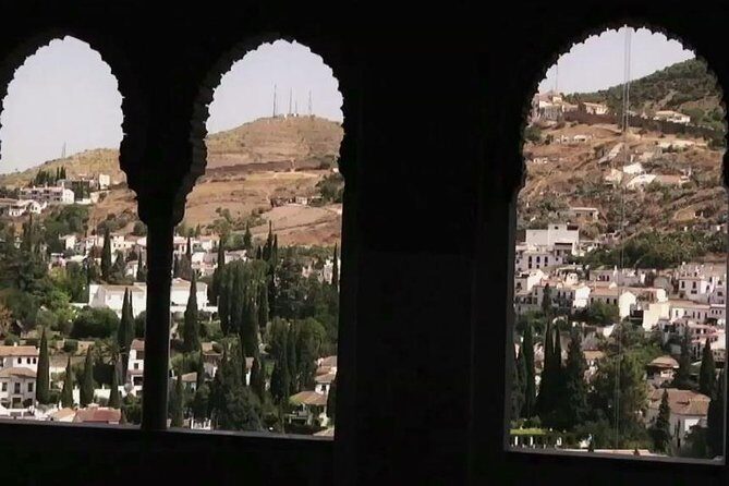 Alhambra &Charles Palace Guided Tour with Optional Nasrid Palaces - Charles V Palace: a quick stop with big meaning