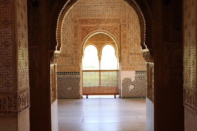Alhambra Exclusive Tour with Tickets - English tour, private group, and pacing in about 3 hours