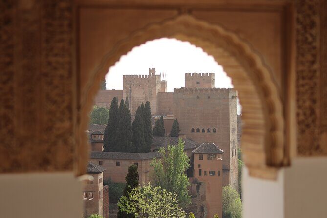 Alhambra Exclusive Tour with Tickets - Where you meet: Restaurante La Mimbre on P.º del Generalife
