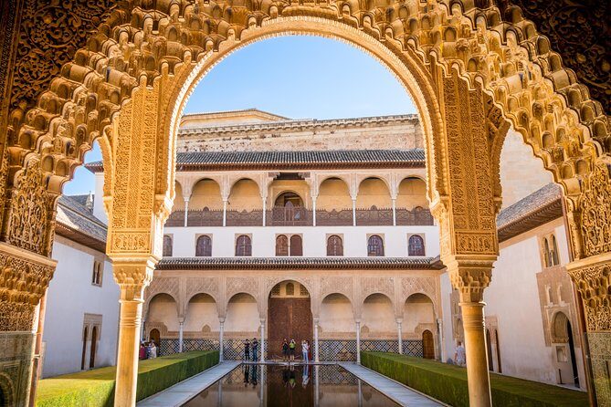 Alhambra & Generalife: Exclusive 3-Hour Private Tour with Tickets Included - What makes this Alhambra & Generalife private tour work