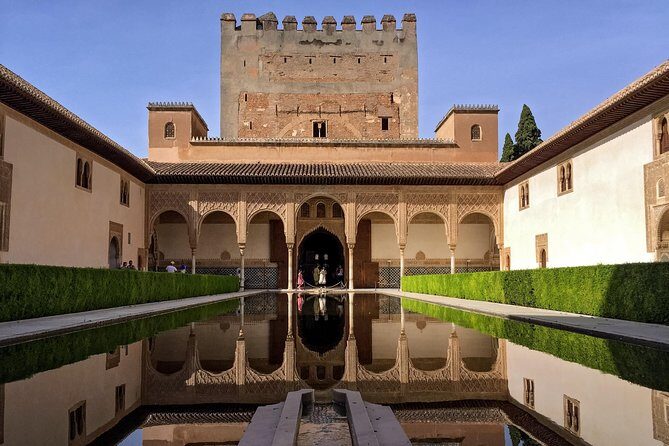 Alhambra & Generalife: Exclusive 3-Hour Private Tour with Tickets Included - Patio de los Leones: water as architecture