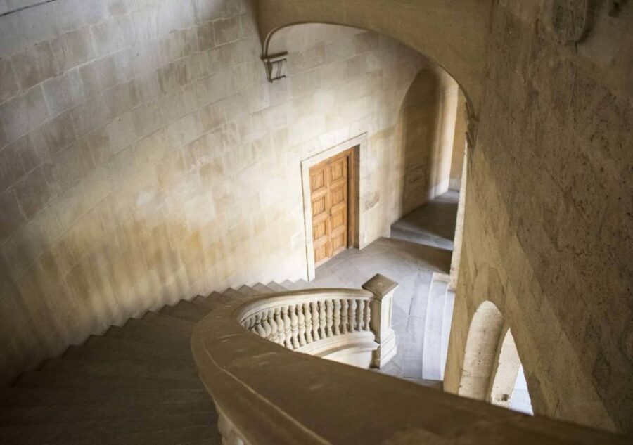 Alhambra & Generalife: Exclusive 3 hours Private Tour - Price and Value: Paying for Time, Access, and Expertise