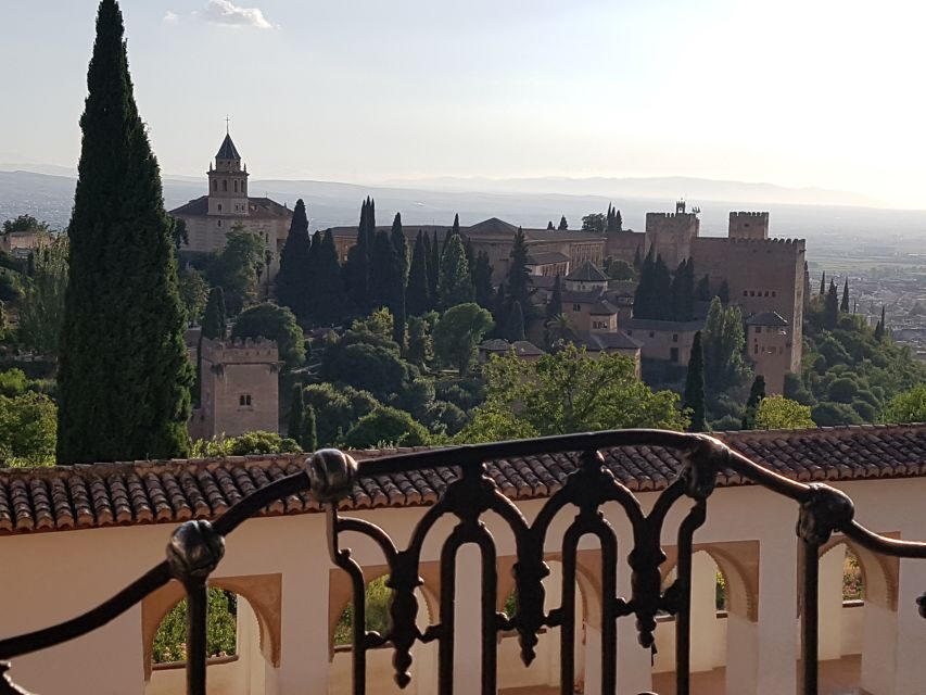 Alhambra: Generalife Gardens & Alcazaba Fast-Track Tour - Meeting Point at Taquillas Alhambra (Restaurante La Mimbre, Yellow Mailbox)