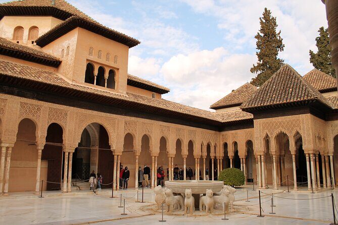 Alhambra Guided Tour, Nasrid Palaces and Generalife - Key highlights you’ll feel right away