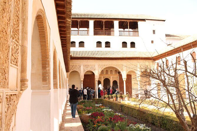 Alhambra Guided Tour, Nasrid Palaces and Generalife - Alcazaba: fort views and the “defensive” side of the story