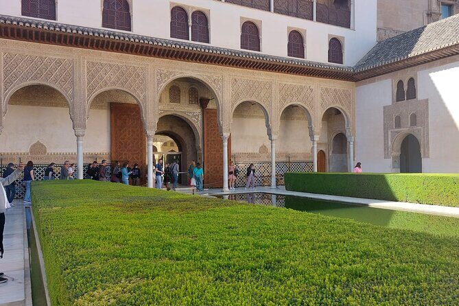 Alhambra Guided Tour, Nasrid Palaces and Generalife - Meeting point and start time: how to not lose your spot