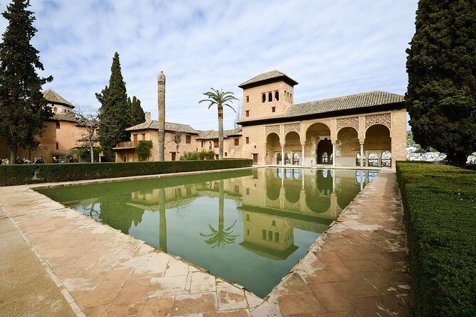 Alhambra Guided Tour with Generalife Gardens - Key highlights you’ll care about