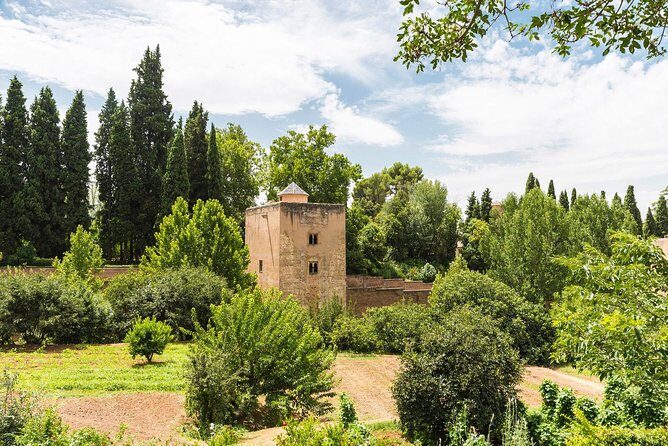Alhambra Guided Tour with Generalife Gardens - Stop 1: Alhambra (Alcazaba, Medina, and the fortress story)