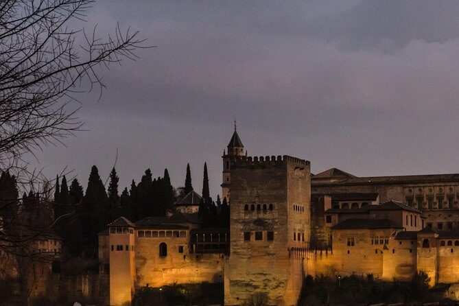 Alhambra Legend Tour - Plaza del Aljibe and Parador de San Francisco: fountains, views, and Spain’s layered identity