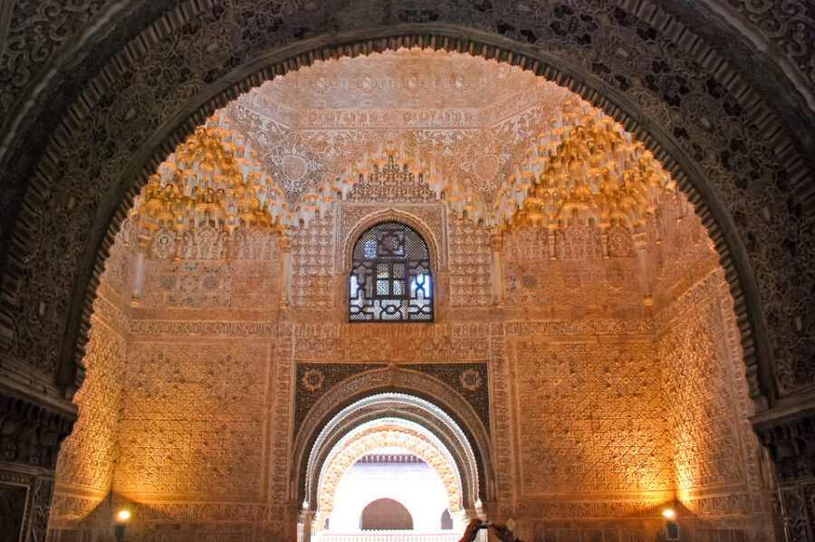 Alhambra & Nasrid Palace: Private Tour with Tickets - Generalife gardens: architecture meets pleasure and calm