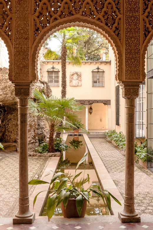 Alhambra & Nasrid Palace: Private Tour with Tickets - Palace of Charles V: why the contrast is worth your attention