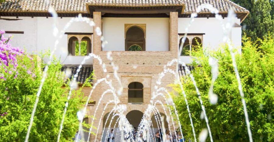 Alhambra, Nasrid Palaces and Albaicin Tour - Alcazaba and the fortified logic of Sabika Hill