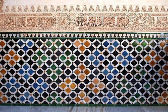 Alhambra, Nasrid Palaces and Generalife Private Tour from Malaga - How the art historian guide changes what you see