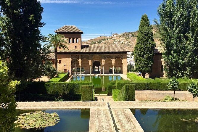 Alhambra, Nasrid Palaces and Generalife Private Tour from Malaga - Granada stop: using 1 to 2 hours well