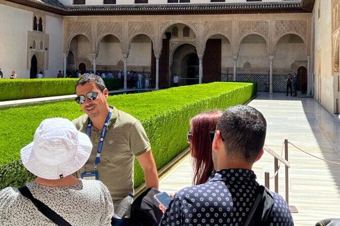 Alhambra, Nasrid Palaces, Generalife & Alcazaba Private Tour - Meeting point and how to show up prepared
