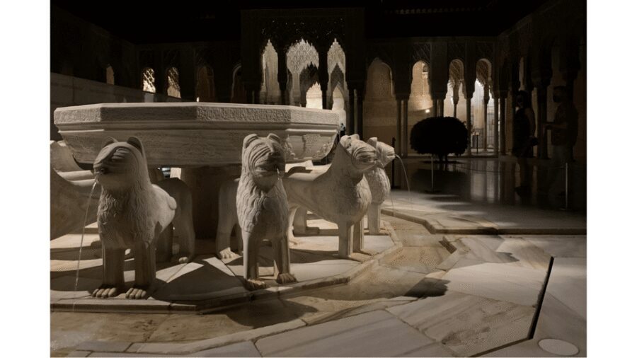 Alhambra: Nasrid Palaces Guided Night Tour without tickets - Palacio de Carlos V After Dark: Renaissance and Atmosphere