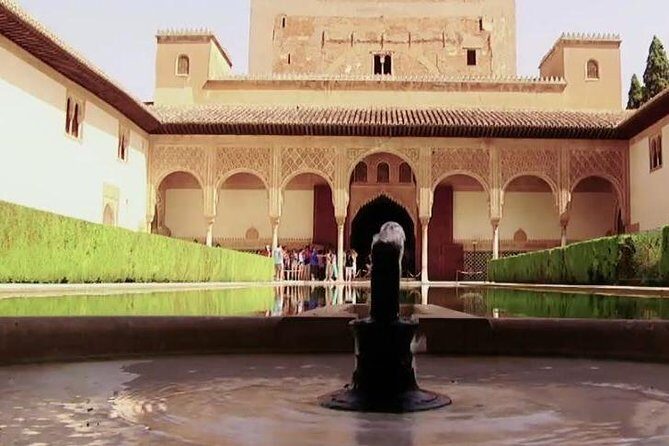 Alhambra Private/Small Group Tour & Nasrid Palaces Skip the Line - Meeting point, timing, and the start-time trap to avoid