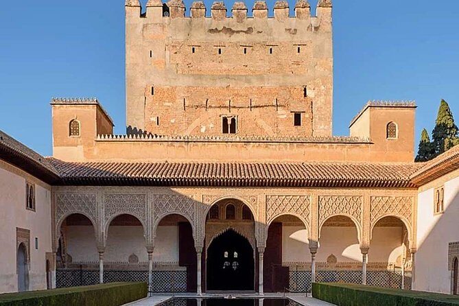 Alhambra Private Tour: Nasrid Palaces, Alcazaba and Generalife - Key things to know before you go