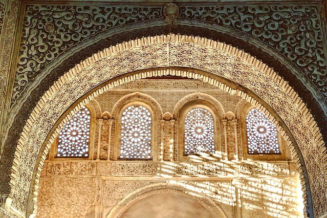 Alhambra Private Tour with Skip-the-line-tickets - Generalife gardens: 60 minutes to slow down and enjoy the views