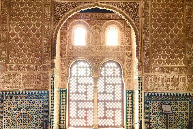 Alhambra Private Tour with Skip-the-line-tickets - Palace of Carlos V: the Renaissance contrast you shouldn’t skip