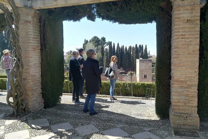 Alhambra Skip-the-line Private Tour including Nasrid Palaces - Meeting at Patronato and getting in without Google-map drama