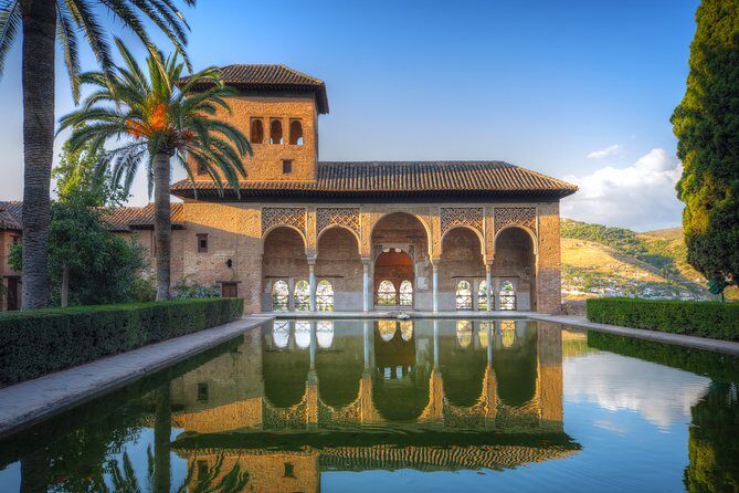 Alhambra Ticket and Guided Tour with Nasrid Palaces - How the 3-hour itinerary plays out on-site