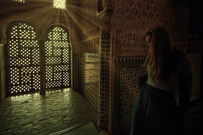 Alhambra Ticket Last Minute Deals - Group tour setup: guides, headsets, and pacing
