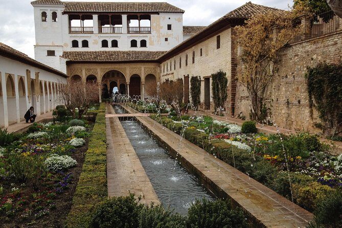 Alhambra Visit with Private Official Guide in Granada - Stop 3: Nasrid Palaces and the locked-in timed entry