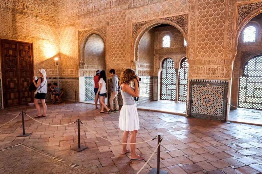 Fast-Track Alhambra & Nasrid Palaces Guided Tour - Key Tour Takeaways at a Glance