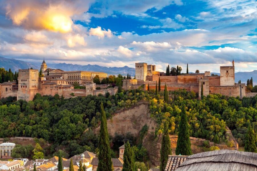 From Costa del Sol: Granada, Alhambra + Nasrid Palaces Tour - The Granada Break: 30 Minutes to Reset, Then 2 Hours to Explore