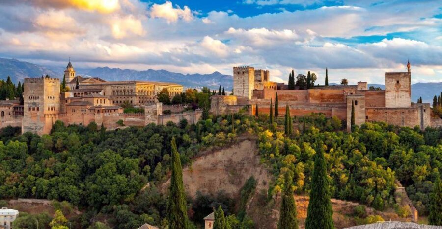 From Costa del Sol: Granada, Alhambra + Nasrid Palaces Tour - Patio de los Leones: Why This Courtyard Is the Headliner