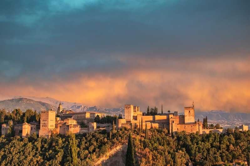 From Málaga: Sunset Alhambra Tour with Tickets - Lunch-Break Reality and the 30-Minute Free Time
