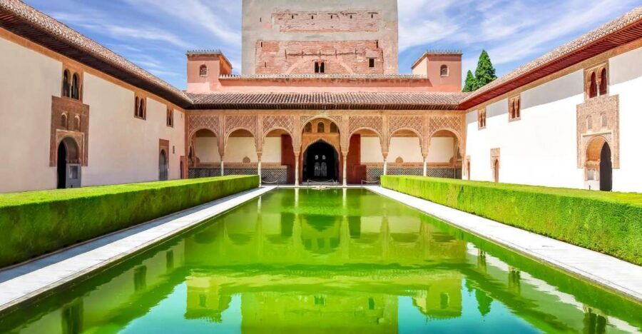 From Seville: Granada & Alhambra Tour with Optional Ticket - Albaicín and Plaza de San Nicolás: the best payoff for an open hour