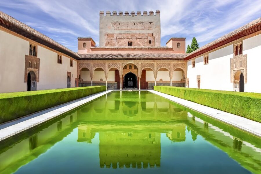 From Seville: Private Granada Day-Trip with Alhambra Visit - The second Albaicín moment: narrow streets and Alhambra views again