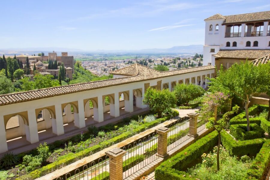 From Seville: Private Granada Day-Trip with Alhambra Visit - First stop: Albaicín photo views and a guided intro