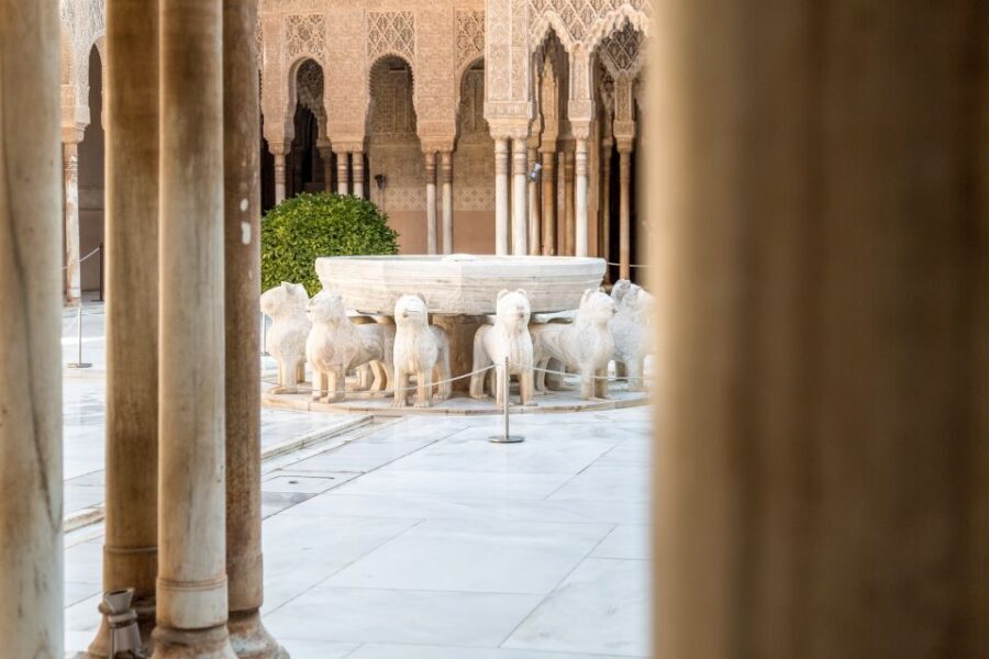Granada: 3-Hour Alhambra and Generalife Gardens Guided Tour - Generalife gardens: finish with a calmer pace