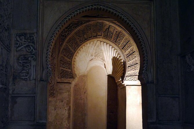 Granada: Alhambra, Albaicin and Sacromonte Guided Tour - Alcazaba and Generalife: The Fortified Views and Garden Time