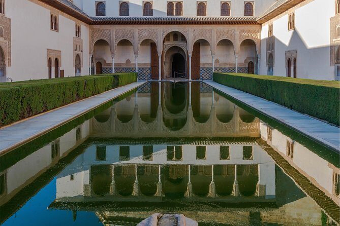Granada: Alhambra, Albaicin and Sacromonte Guided Tour - Timing and What the 5.5 Hours Really Mean for You