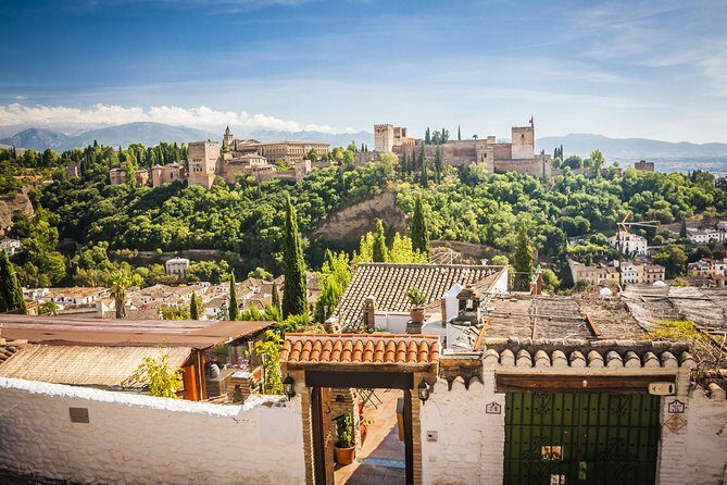 Granada: Alhambra, Albaicin and Sacromonte Guided Tour - Price and Value: Why $90.02 Can Be a Good Deal